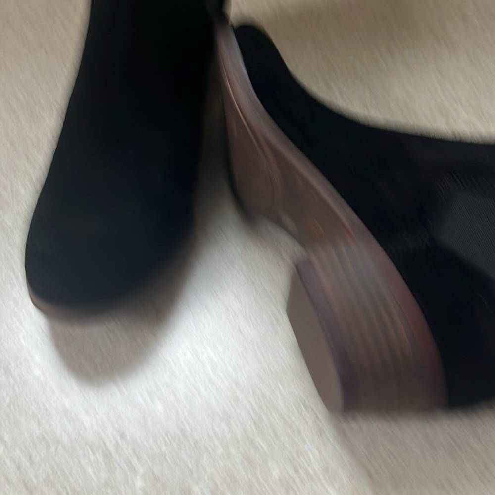 Lucky Brand black suede ankle boots - Picture 2 of 6